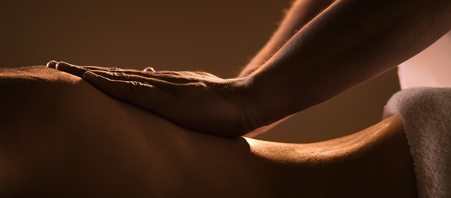 Wellness Massage mit Leidenschaft und Gefühl. Meine Hände berühren, fassen Sie nicht nur an.